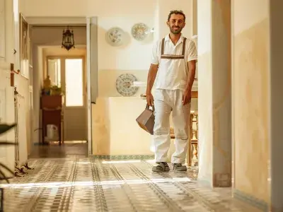 Professional Cleaning Services in Puglia - Smiling house cleaner working